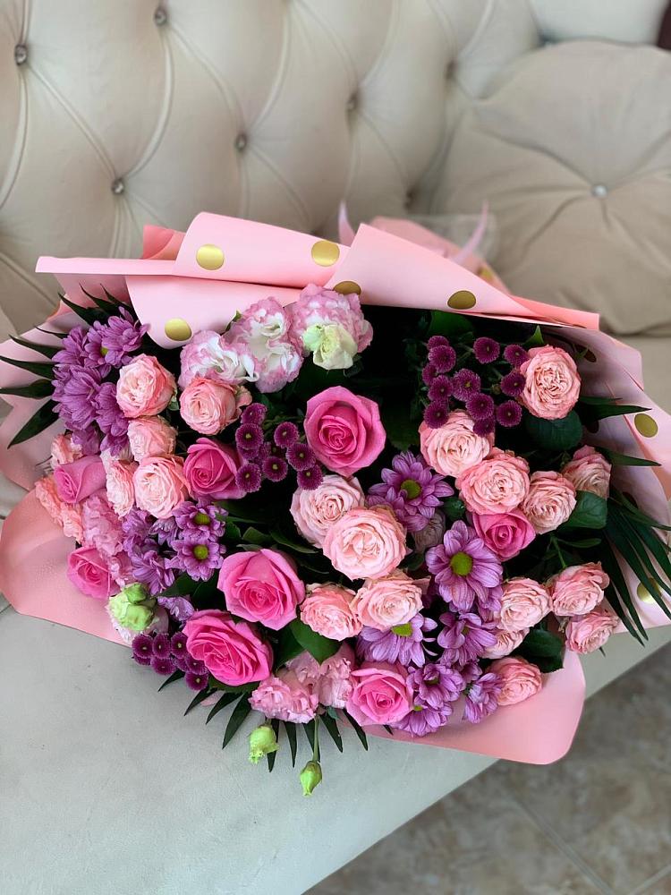 Букет цветов из: Хризантемы, Розы и Лизиантусы в Камбарке