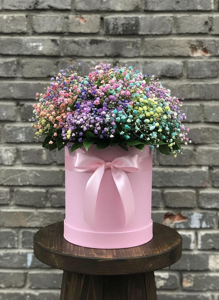 Цветочная композиция из Гипсофила и Розы в шляпной коробке в Камбарке