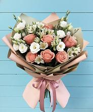 Букет цветов из:  Розы, Альстромерии и Лизиантусы в Камбарке