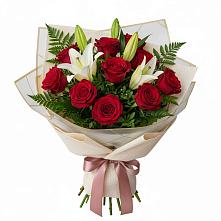 Букет цветов из:  Лилии и Розы в Камбарке