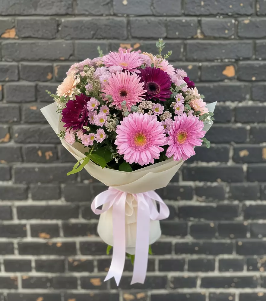 Букет цветов из: Герберы и Хризантемы в Камбарке