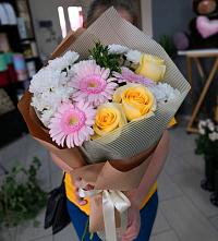 Букет цветов из:  Герберы, Розы и Хризантемы #REPLACE_PRED# Камбарке