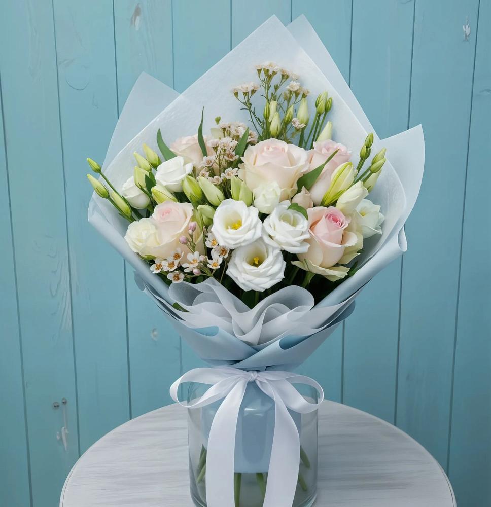 Букет цветов из: Розы и Лизиантусы в Камбарке