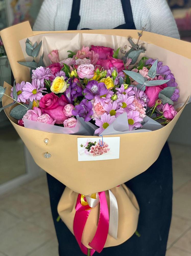 Букет цветов из: Хризантемы, Гвоздики и Альстромерии в Камбарке