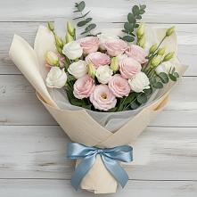 Букет цветов из:  Лизиантусы в Камбарке