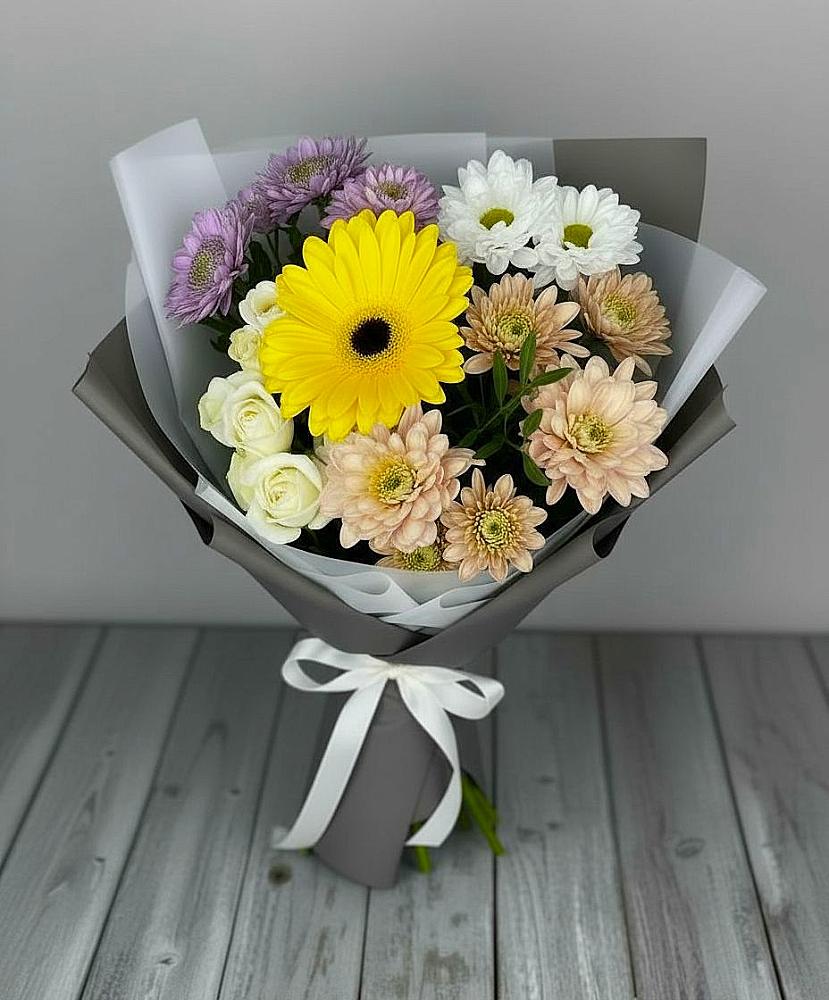 Букет цветов из: Розы, Герберы и Хризантемы в Камбарке
