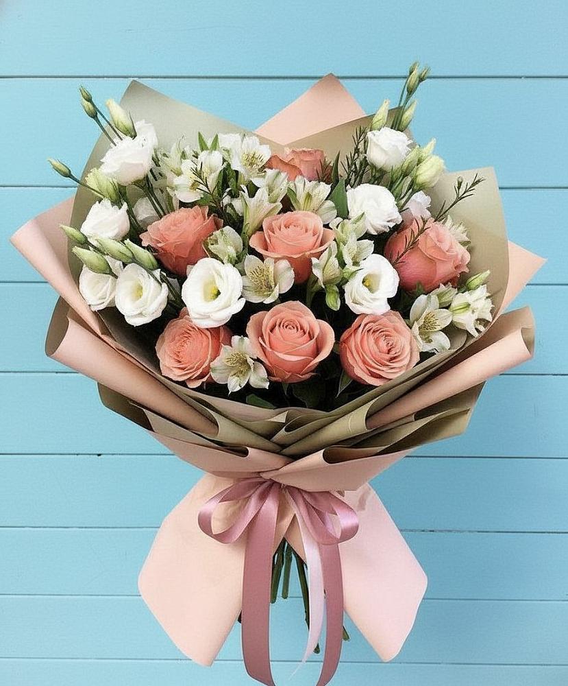 Букет цветов из: Розы, Альстромерии и Лизиантусы в Камбарке