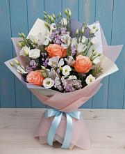 Букет цветов из:  Лизиантусы, Розы, Альстромерии и Гипсофила в Камбарке