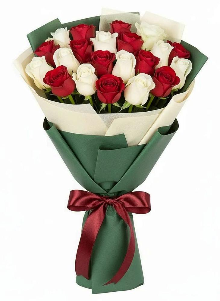 Букет Микс из красных и белых роз в Камбарке