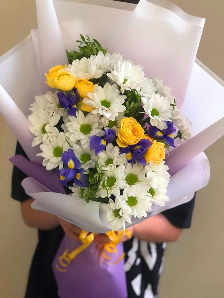Букет цветов из: Ирисы, Хризантемы и Розы в Камбарке