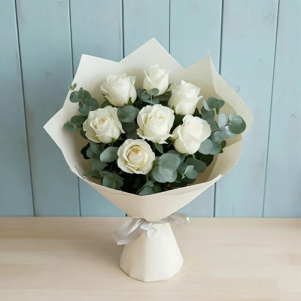 Букет Белые розы в Эвкалипте в Камбарке