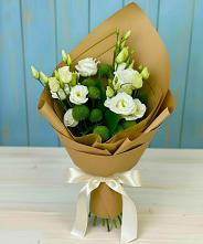 Букет цветов из:  Хризантемы и Лизиантусы в Камбарке