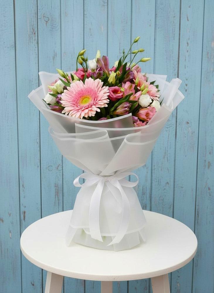 Букет цветов из: Герберы, Альстромерии и Лизиантусы в Камбарке