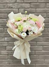 Букет цветов из:  Гвоздики, Розы, Лизиантусы и Хризантемы в Камбарке