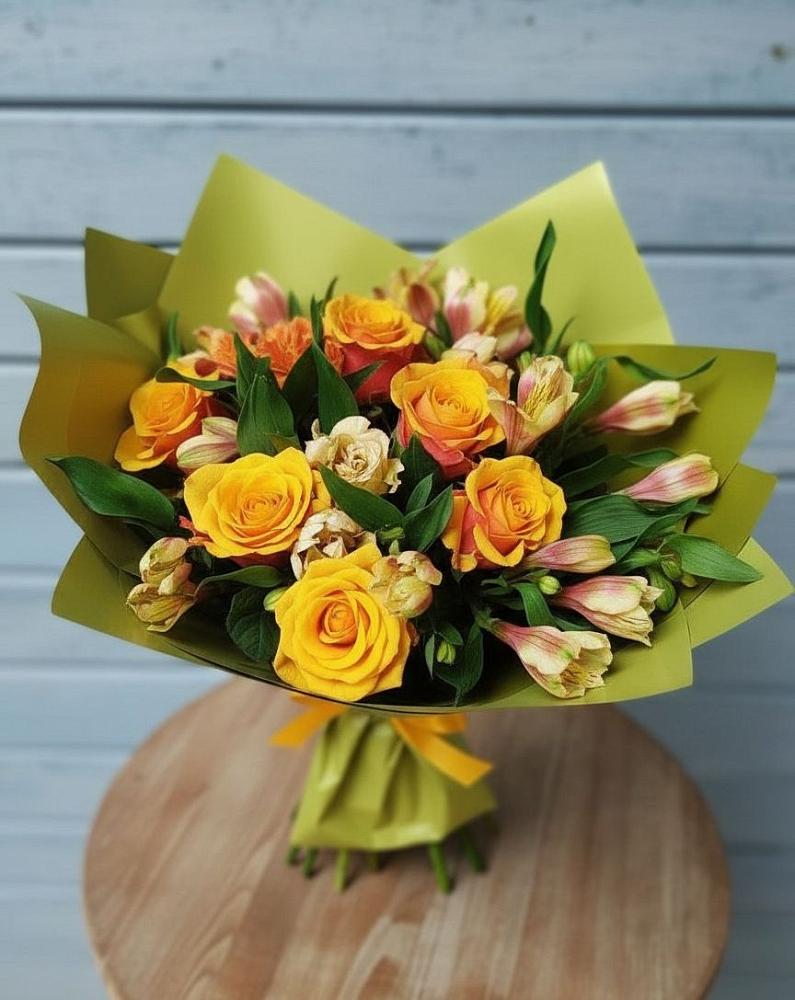 Букет цветов из: Альстромерии и Розы в Камбарке