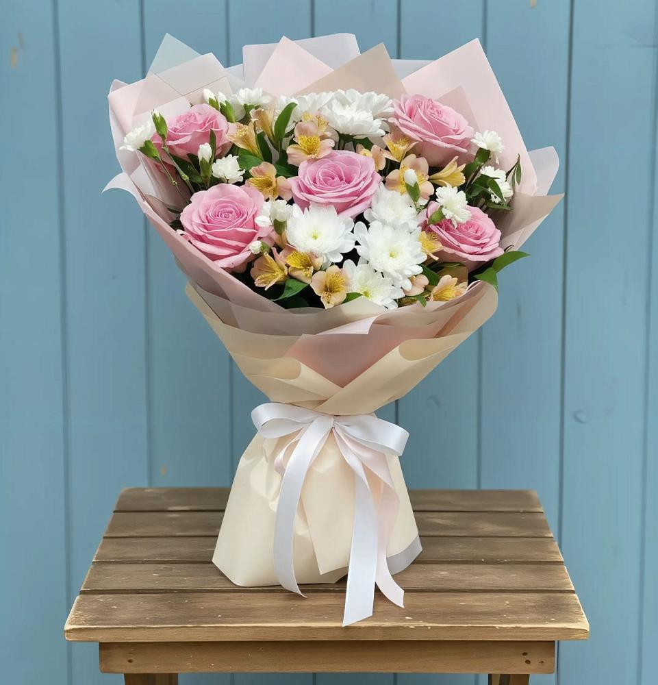 Букет цветов из: Гвоздики, Орхидеи и Розы в Камбарке