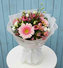 Букет цветов из:  Герберы, Альстромерии и Лизиантусы в Камбарке