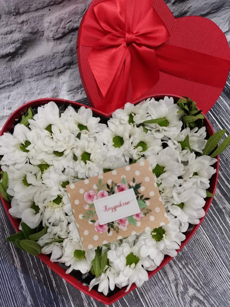 Цветочная композиция из Хризантемы в виде сердца в Камбарке