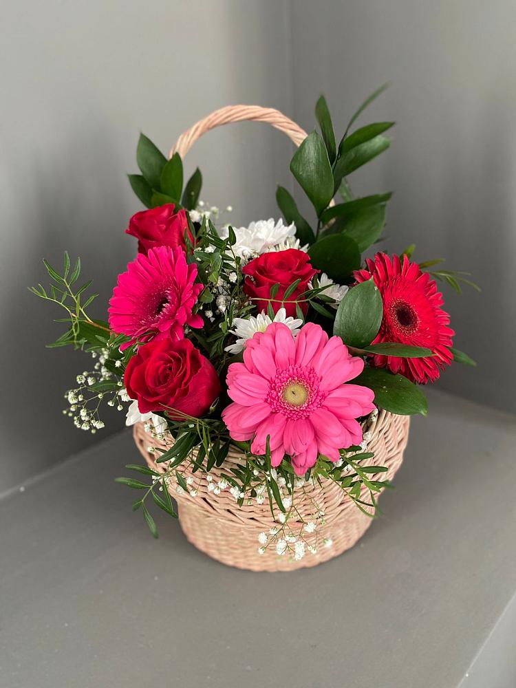 Цветочная композиция из Розы, Хризантемы и Герберы в корзине в Камбарке