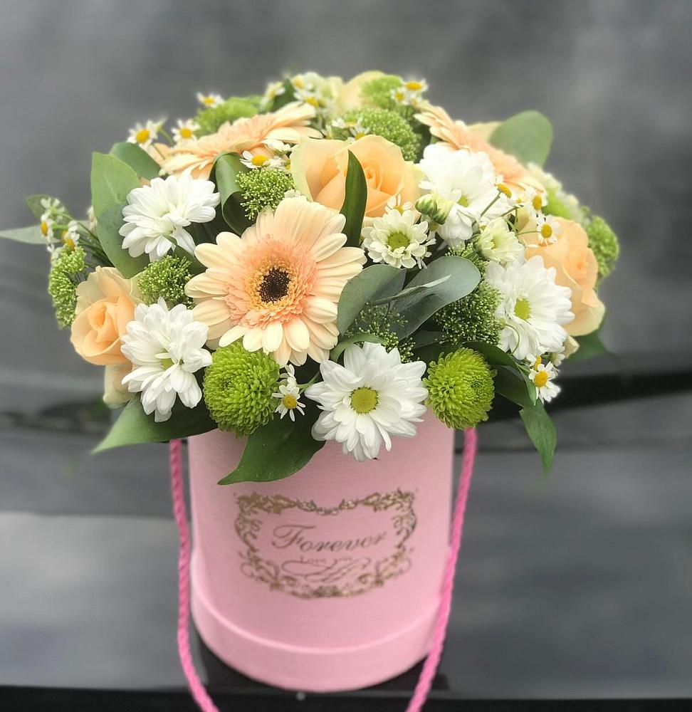 Цветочная композиция из Розы, Герберы и Хризантемы в шляпной коробке в Камбарке