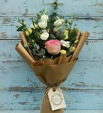 Букет цветов из:  Розы и Лизиантусы в Камбарке