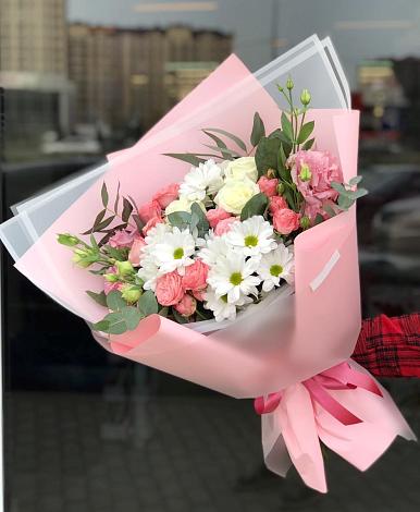 Букет цветов из: Розы, Лизиантусы и Хризантемы в Камбарке