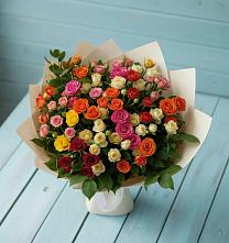 Букет Микс из разноцветных кустовых роз в Камбарке