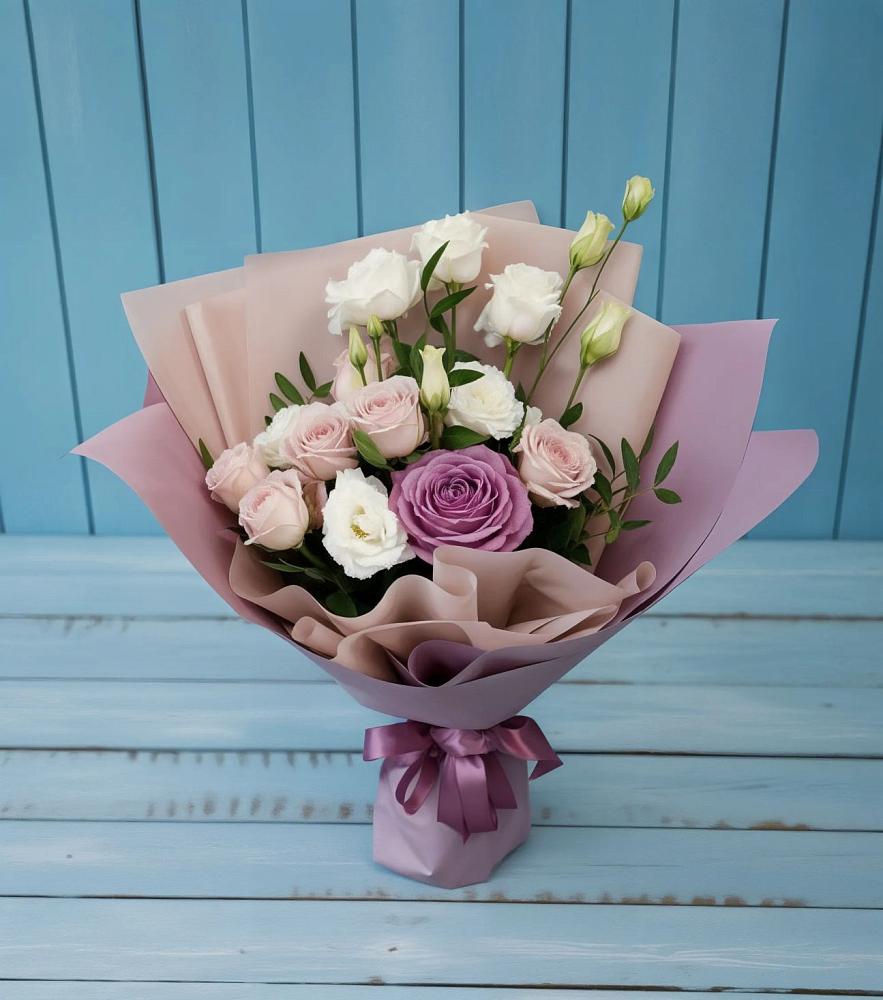 Букет цветов из: Розы и Лизиантусы в Камбарке